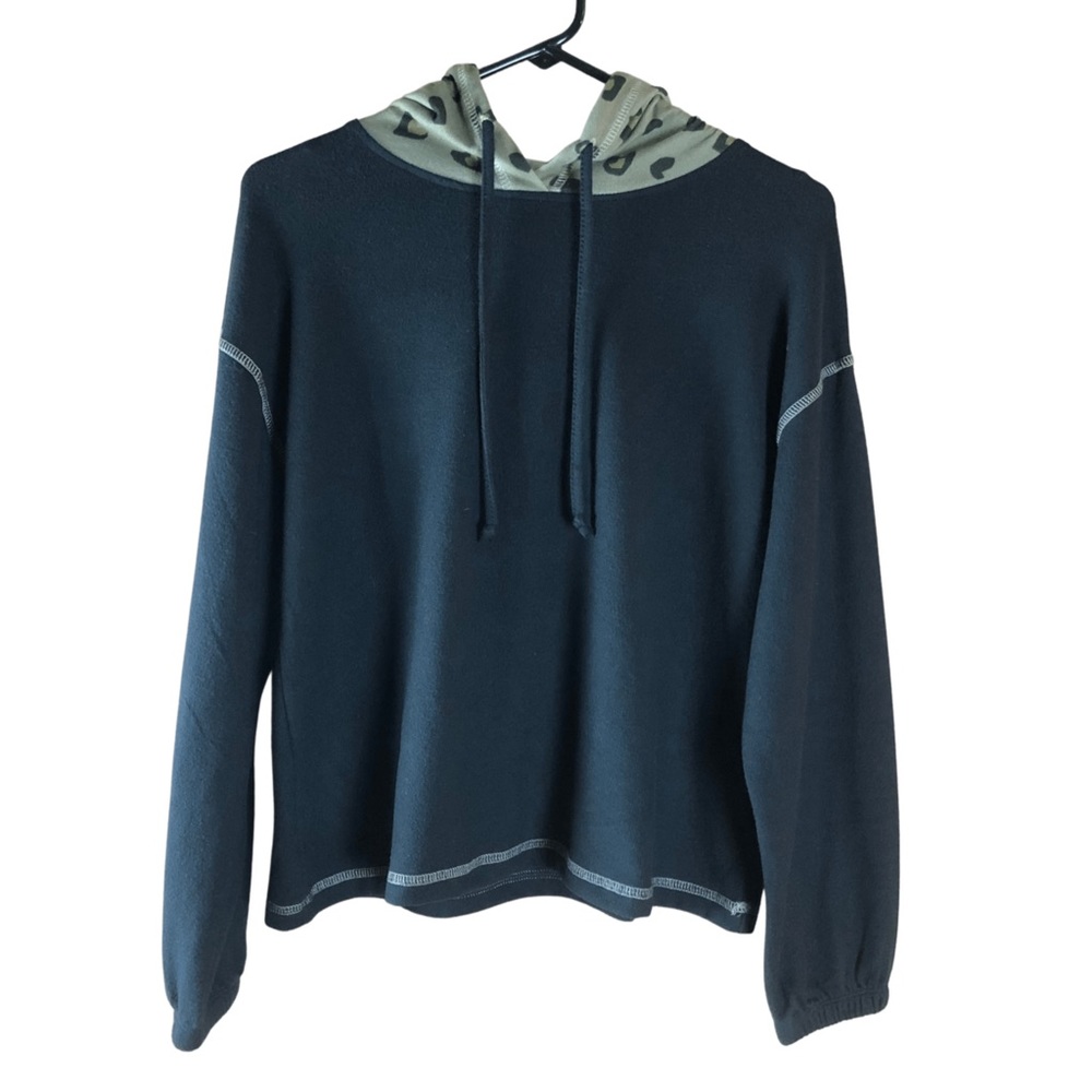 Como Blu NWT Lightweight Super Soft Black with Animal Print Hooded Pullover
